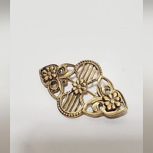 Vintage Victorian Floral Gold Tone Brooch Pin. 🌴